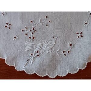 Vintage Linen Table Runner Madeira White Birds Embroidery Tray Doily Bird